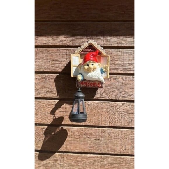 Solar Gnomes Outdoor Decorations - Gnome with Lantern Tree Hugger Sculpture - Picture 1 of 1